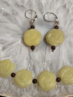Carved Yellow Lemon Jade Rose Bead Necklace and Earring Set With Purple Garnets